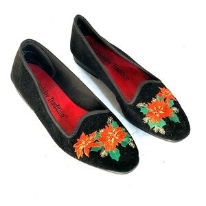 Holiday Tradition Womens Size 7 Black Velvet Flats Loafers Slippers Poinsettia